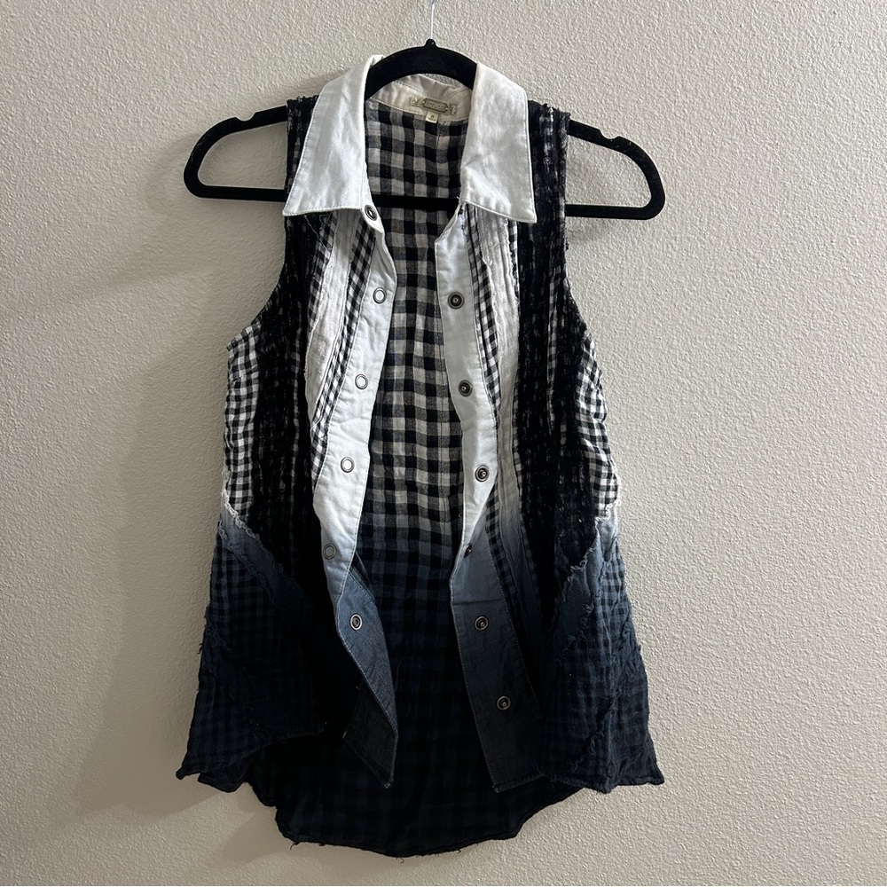 Gimmicks by BKE ombré plaid vest